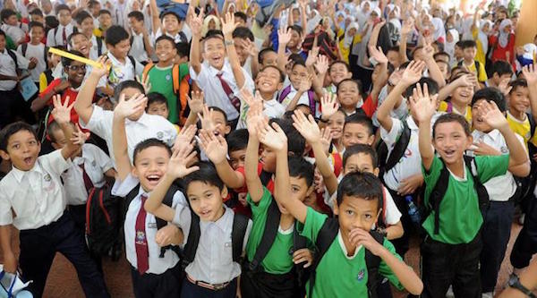 Wajah Bahagia Para Murid di Hari Pertama Sekolah