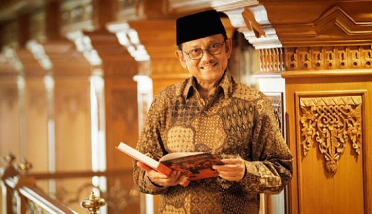 Kisah Inspirasi dari Kunjungan Bapak Habibie ke Garuda Indonesia