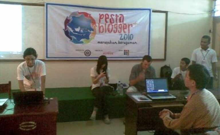 Hari Blogger Nasional, Saksi Bisu On Off Pesta Blogger 2012