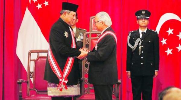 Pertemuan SBY - Tony Tan Keng Tanpa Bendera RI