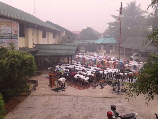 Sholat Istisqo di Depat Rumah Sakit Yarsi Pontianak