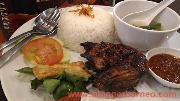 Kayu Manis Resto dan Desert Cafe Ayam Bakar Kayu Manis