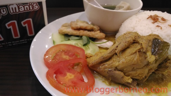 Kayu Manis Resto dan Desert Cafe Ayam Berempah Kayu Manis