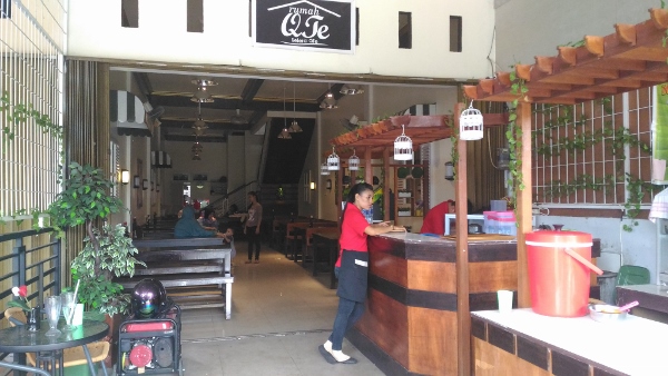 Cafe and Resto Rumah Qte Tampak Depan