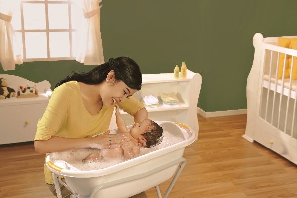 Baby Spa untuk Stimulasi Otak Bayi