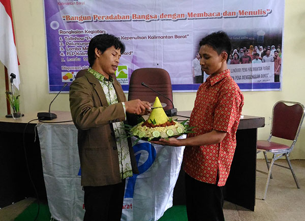 Milad FLP 19 Kalbar - Prosesi Potong Tumpeng