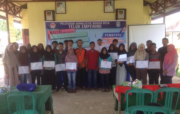Para Peserta Pelatihan Jurnalistik Warga Desa Teluk Empening Kabupaten Kubu Raya Tahun 2016