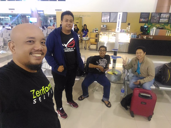 Sesi Welfie Sebelum TakeOff Menuju Jakarta