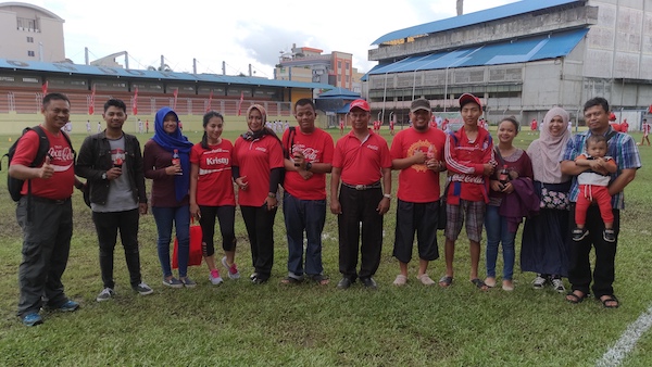 Foto Bersama Komunitas Blogger Pontianak dan Pihak Penyelenggara Coke Kicks 2016 Pontianak