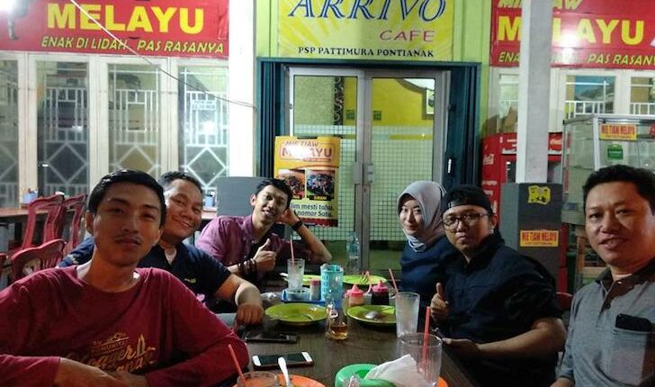 Tim PR ASUS Indonesia Makan Mie Tiaw Melayu Pontianak