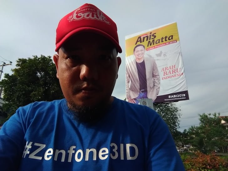 Blogger Borneo Foto Selfie Baliho Anis Matta Jalan Sui Raya Dalam