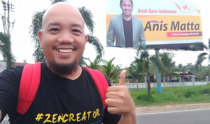 Blogger Borneo Foto Selfie Baliho Anis Matta Perempatan Jembatan Kapuas 2