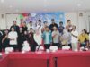 Para Anggota GenPI Singkawang sedang Berfoto Bersama Kepala Dinas Pariwisata, Pemuda, dan Olahraga Kota Singkawang