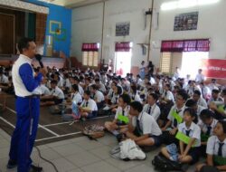 Astra Motor Kalbar Bekali Safety Riding Siswa Baru SMAS Santo Paulus