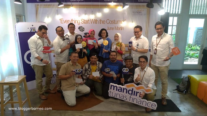 Sesi Foto Bersama Pemenang Kuis Mandiri Tunas Finance