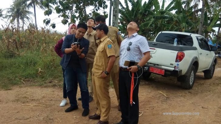 Peserta Pelatihan Drone Dinas Pertanian Pemkab Serang Sedang Memperhatikan Trainer