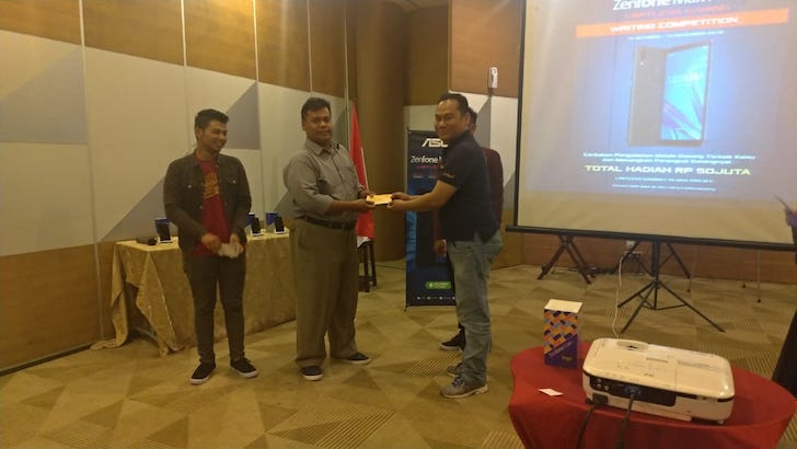 Tim PontiMarket Dapatkan Doorprize ASUS Blogger Gathering 2018