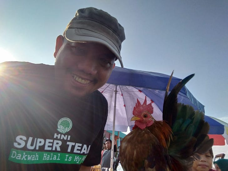 Blogger Borneo Selfi with Ayam Serama