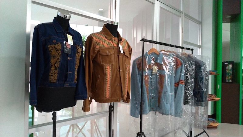 Hasil Kreasi Jaket Motif Khas Kota Pontianak UMKM Center Pontianak