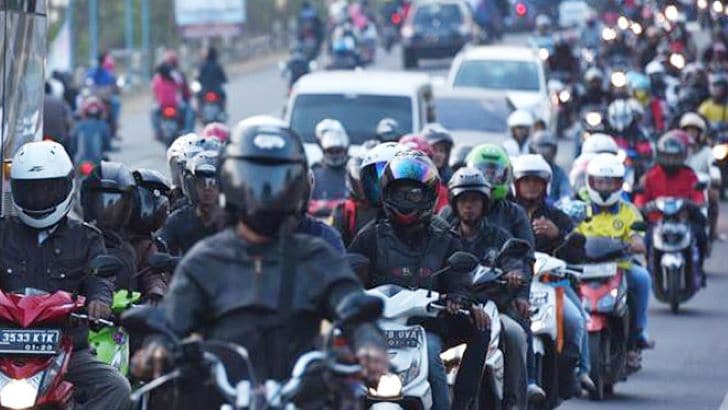 Tips Aman Berkendara Motor Saat Mudik