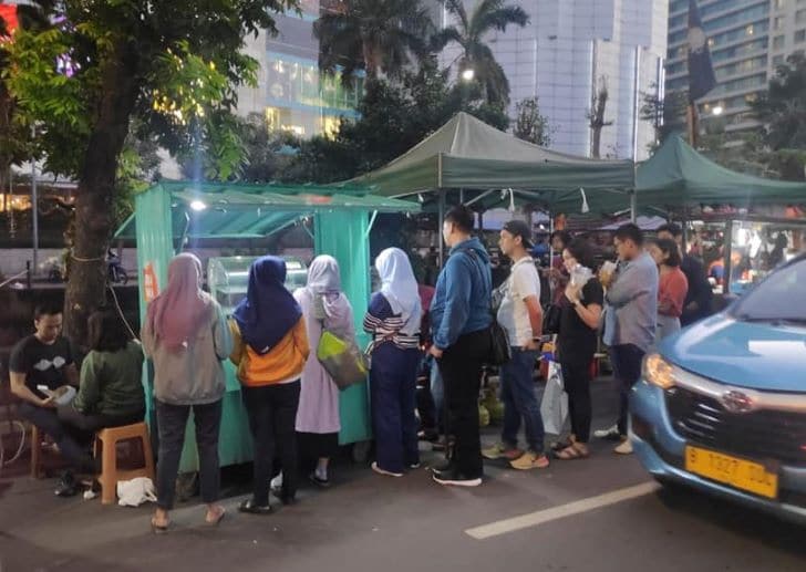 Bakwan Pontianak Ramai Dikunjungi Para Pembeli