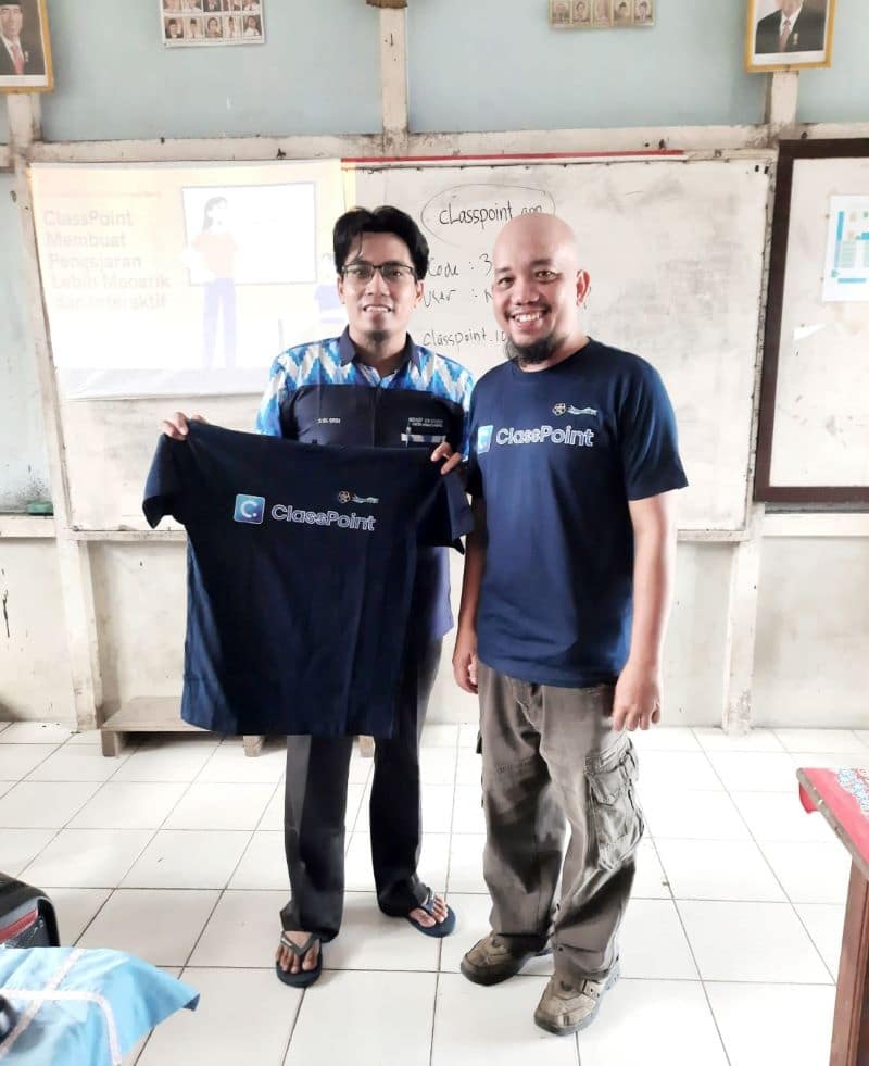 Kaos ClassPoint untuk Kepala Sekolah SMA Kapuas Pontianak