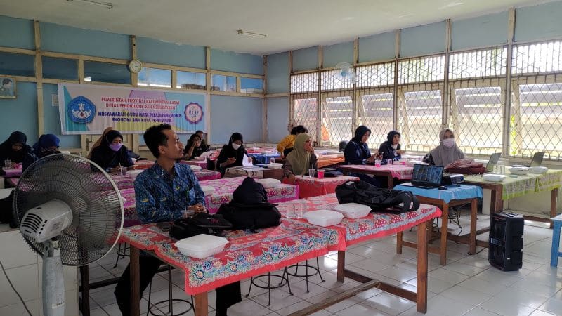 Peserta MGMP Guru Ekonomi SMA se-Kota Pontianak