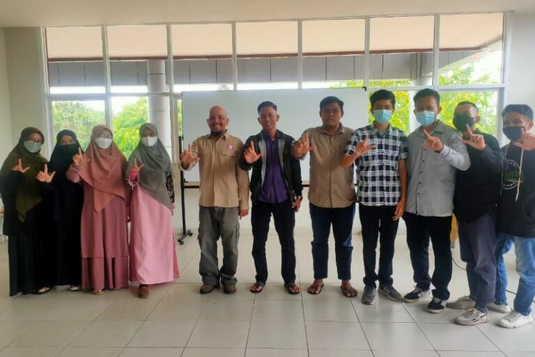 Pandu Digital Kalbar Berikan Materi dalam Kegiatan Pra-Training Menulis Dunia