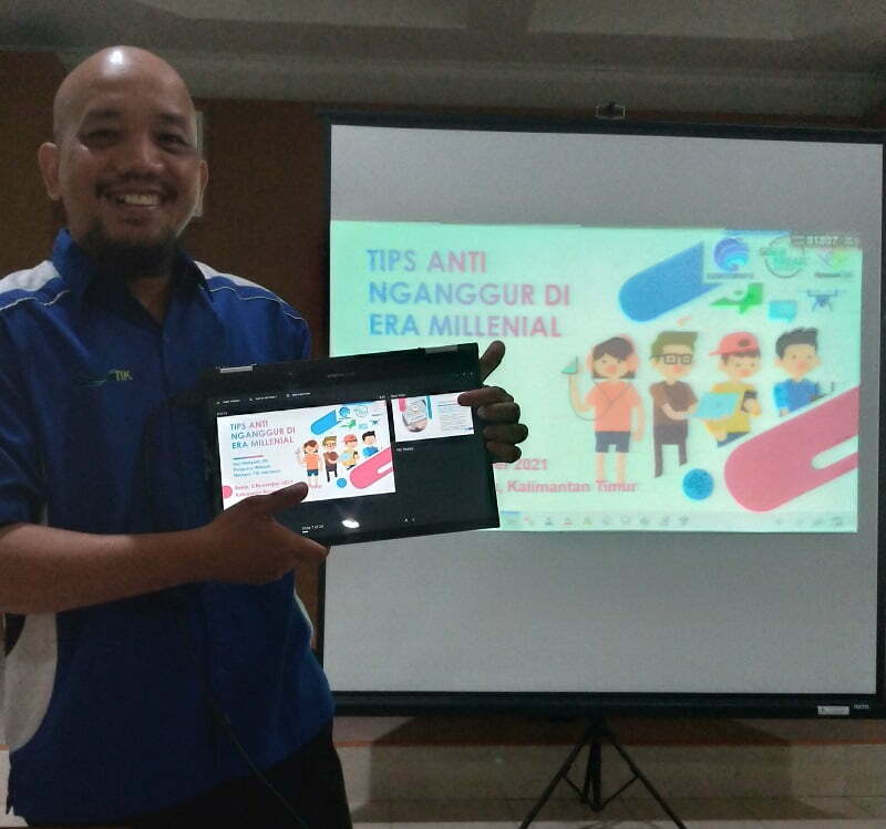 Blogger Borneo Menggunakan Laptop ASUS Model Flip