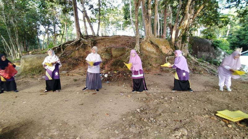 Permainan Merangkai Kata Fun Outbound Salimah Kubu Raya