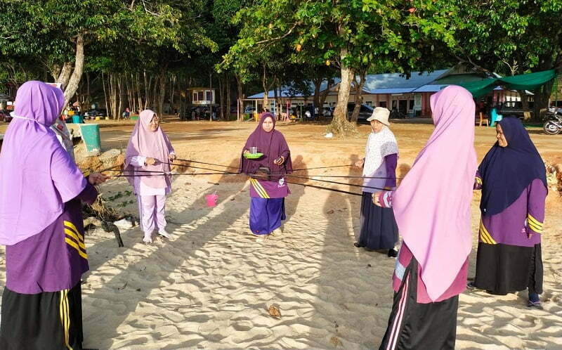 Permainan Outbound Menjaga Keseimbangan Tim