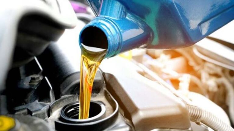 Baru Mau Beli Mobil Bekas? Ketahui Dulu Tips Menentukan Oli Berkualitas