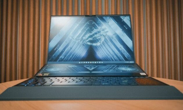 ROG Zephyrus Duo 16 (GX650), Laptop Gaming Dua Layar dalam Satu Laptop