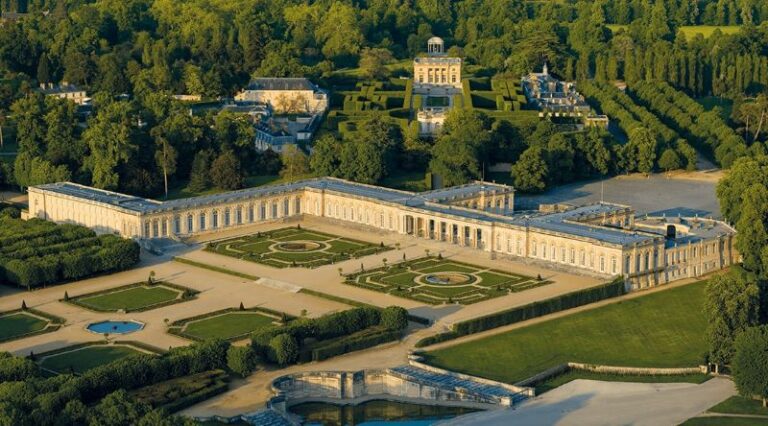 Estate of Trianon: A Tranquil Retreat within the Palace of Versailles Fountains