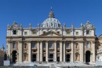 St. Peter’s Basilica Architecture and Statues: A Marvelous Feat of Art and Engineering