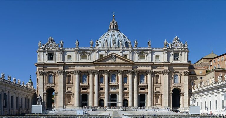 St. Peter’s Basilica Architecture and Statues: A Marvelous Feat of Art and Engineering