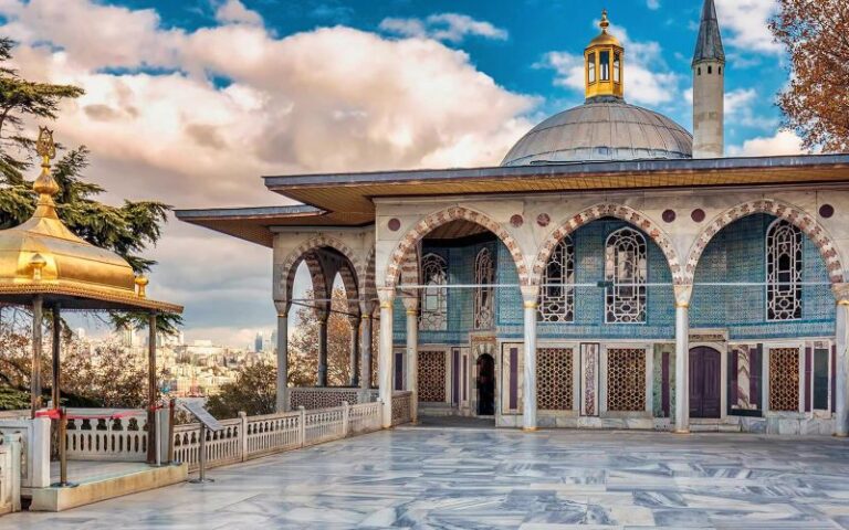 Topkapi Palace: A Guide to Skip the Line and Get the Most Out of Your Visit