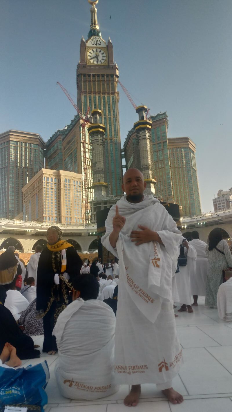 Blogger Borneo di Depan Kakbah Masjidil Haram Mekkah