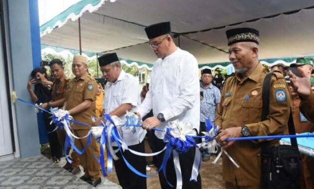 Bupati Kubu Raya Resmikan Kantor Desa Sungai Deras Teluk Pakedai