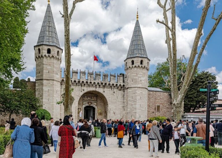 Discovering Topkapi Palace: History, Ticket Deals, and Tips for Visiting