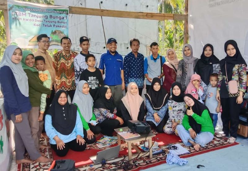 Foto Bersama Peserta Kegiatan Tebar Literasi TBM Tanjung Bunga