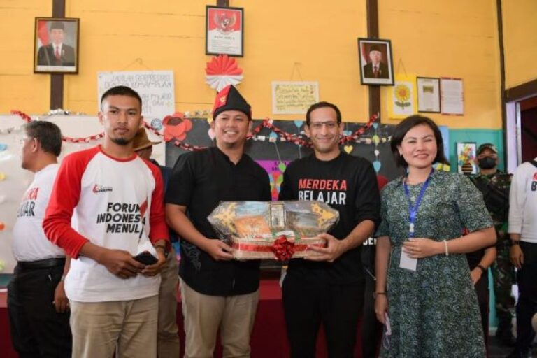 Forum Indonesia Menulis, Mengajarkan Membuka Gerbang Dunia dengan Tulisan
