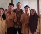 Founder Rumah Bakat Kalbar Foto Bersama Para Siswa SMA Kapuas Pontianak