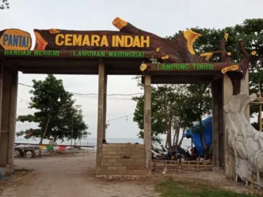 Pantai Cemara Lampung Timur, Menikmati Pesona Indah Bumei Tuwah Bepadan