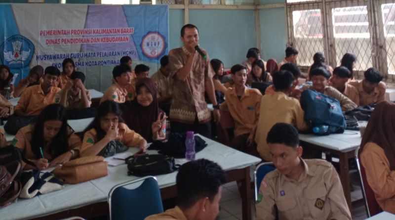 Siswa SMA Kapuas Pontianak Sedang Mengikut Seminar Pengenalan Bakat dan Potensi Diri