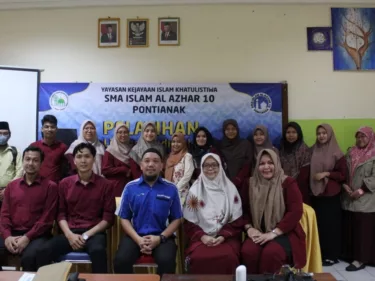 SMA Al Azhar Pontianak Gandeng Relawan TIK Kalbar Berikan Pelatihan Literasi Digital