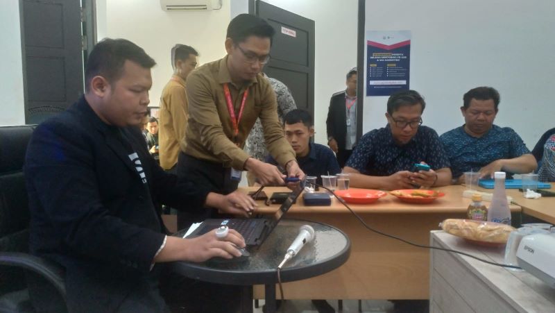 CEO Sajada Digital Bersama Mentor Pelatihan FB Ads Pontianak