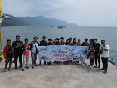 Komunitas Blogger Pontianak Family Trip ke Pulau Lemukutan