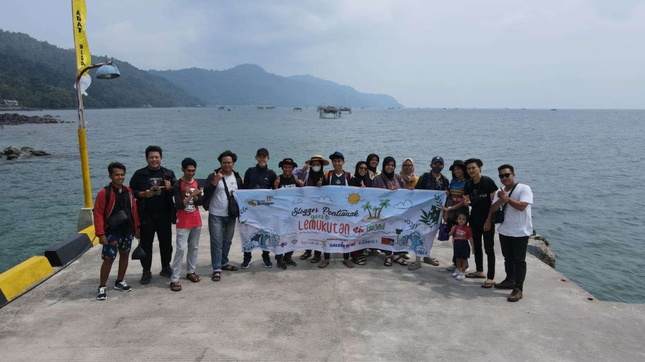 Komunitas Blogger Pontianak Family Trip ke Pulau Lemukutan