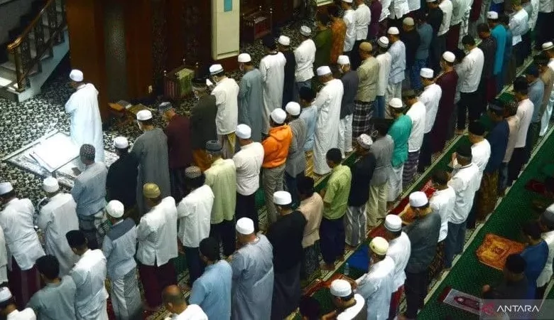 Menjadi Imam Bukanlah Waktu untuk Murojaah Hafalan